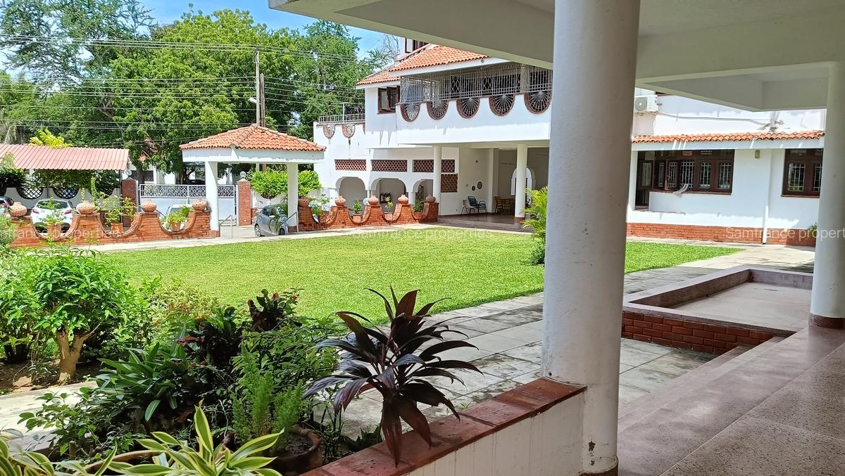 4 Bed Townhouse with En Suite at Greenwood Drive - 10