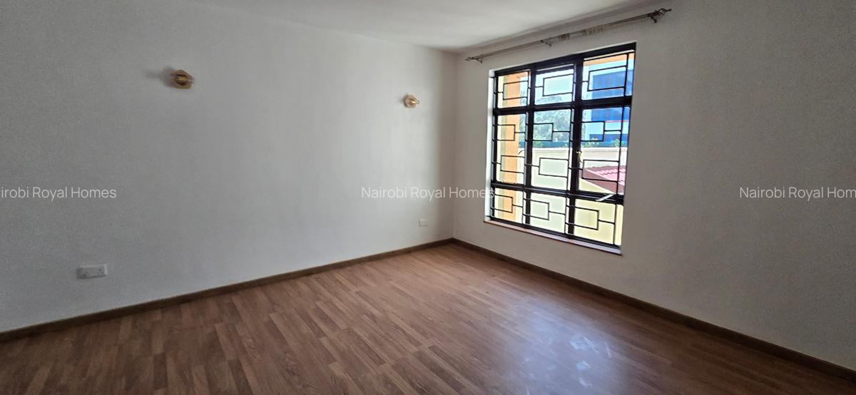 5 Bed Townhouse with En Suite at Off Convent Drive - 17