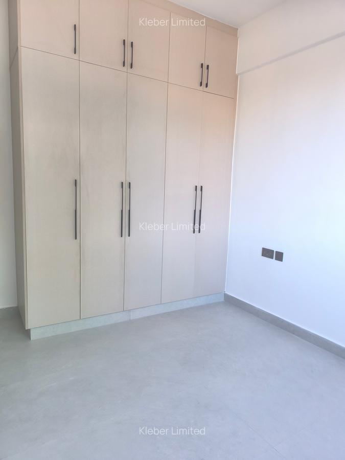 2 Bed Apartment with En Suite at Brookside - 11