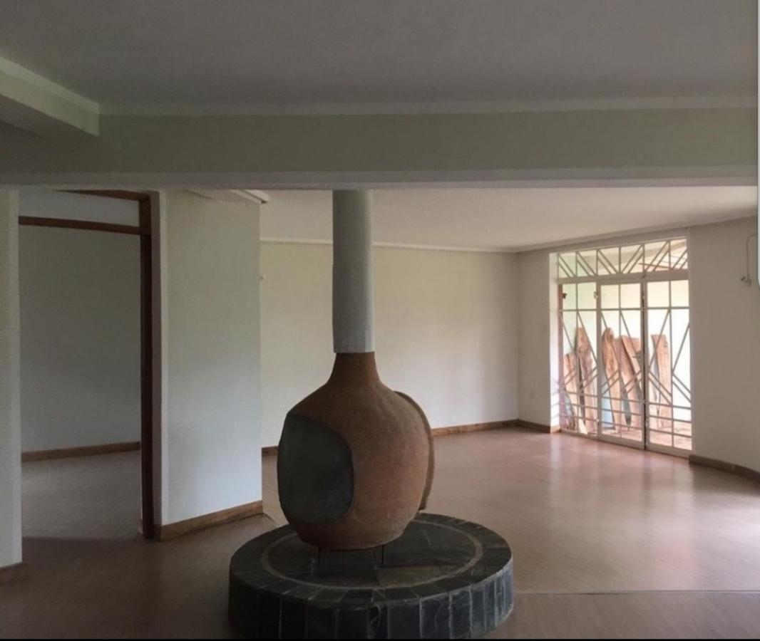 5 Bed House with En Suite at Maasai Lodge - 4