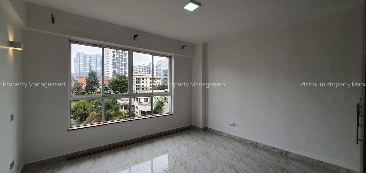 4 Bed Apartment with En Suite in Parklands - 16