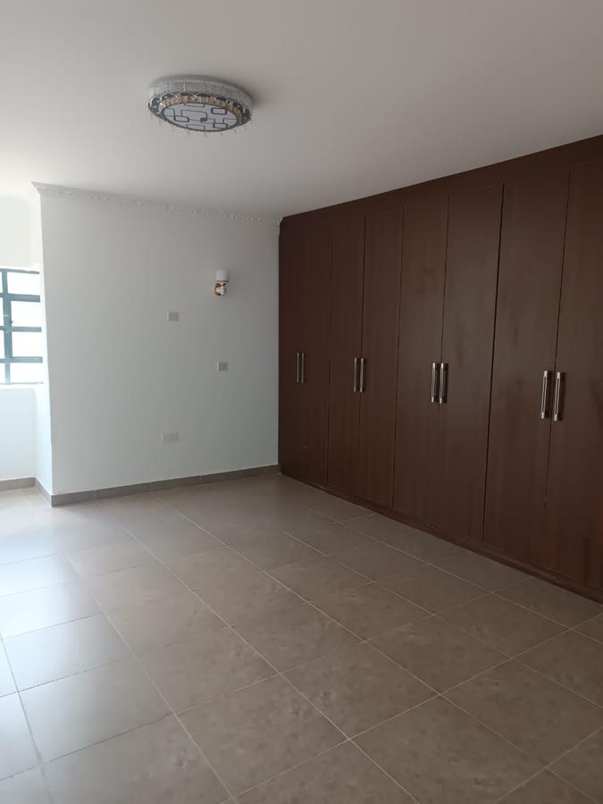 5 Bed Townhouse with En Suite at Acacia - 10