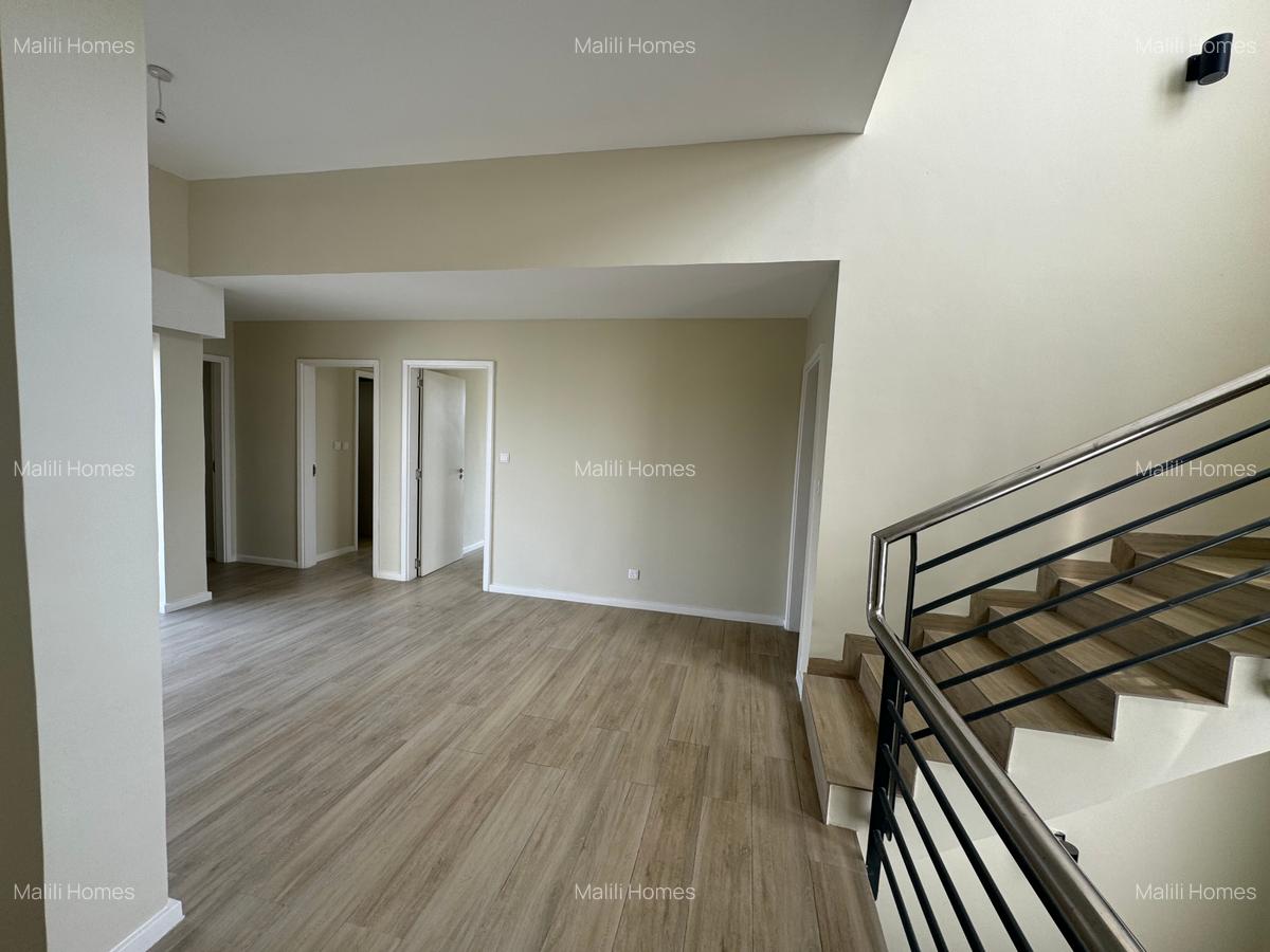 4 Bed Apartment in Riverside - 6