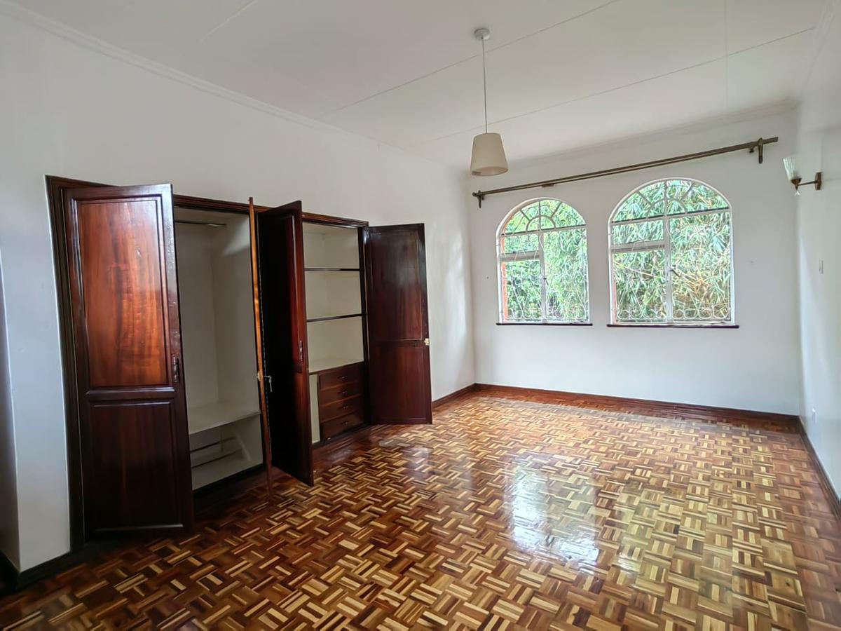 4 Bed Townhouse with Swimming Pool in Riverside - 13