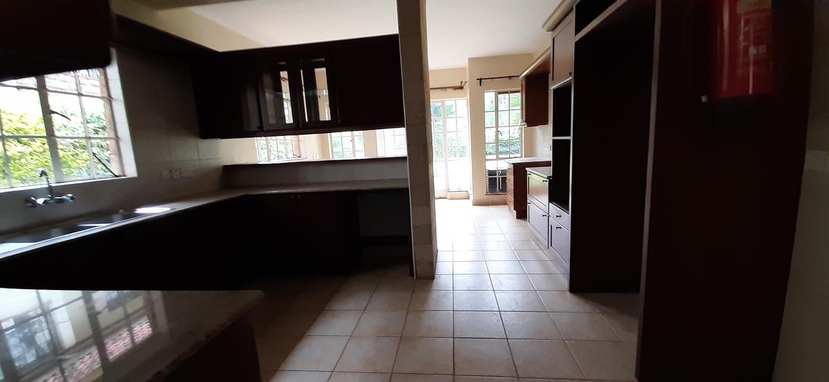 5 Bed Townhouse with En Suite in Rosslyn - 10