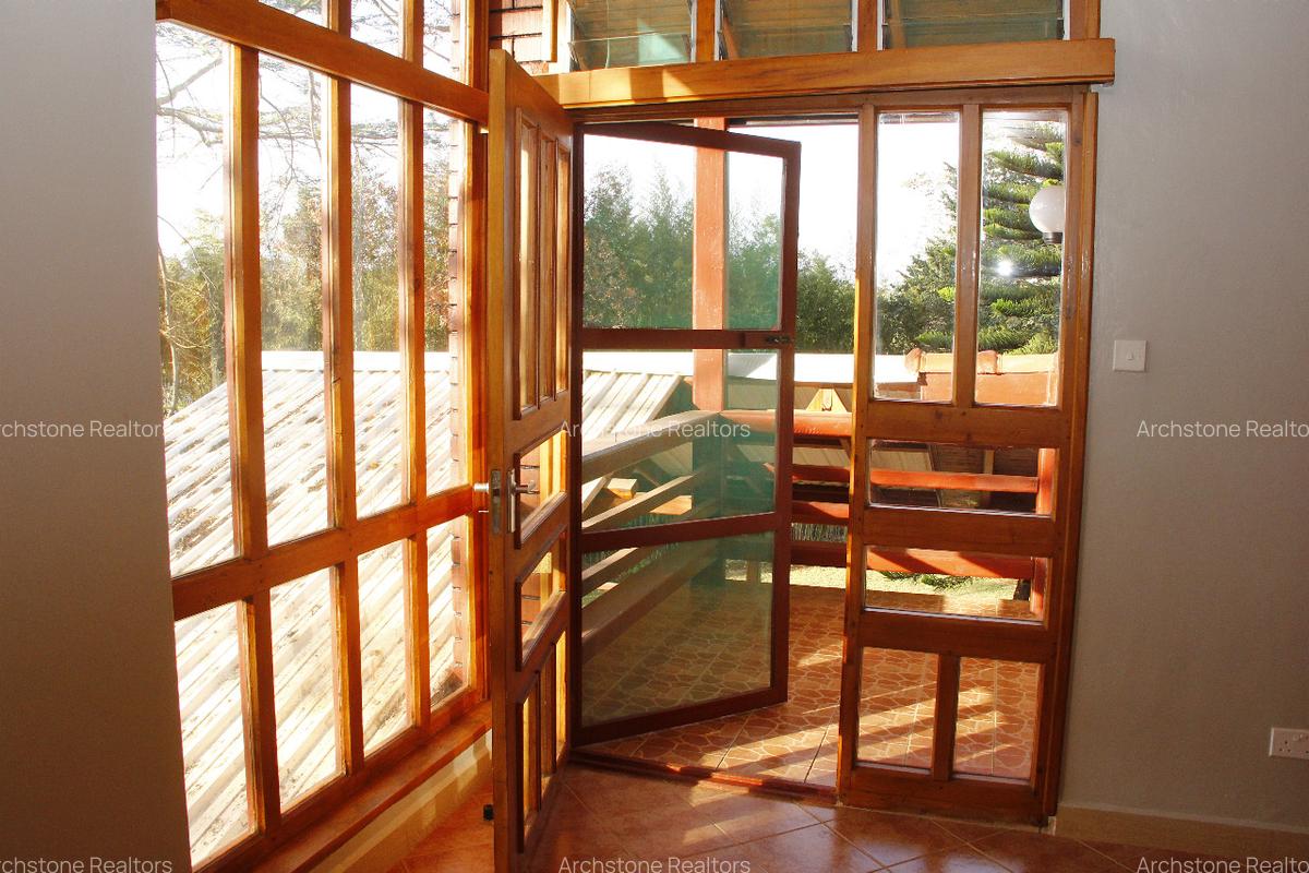 2 Bed House with Swimming Pool in Ridgeways - 3