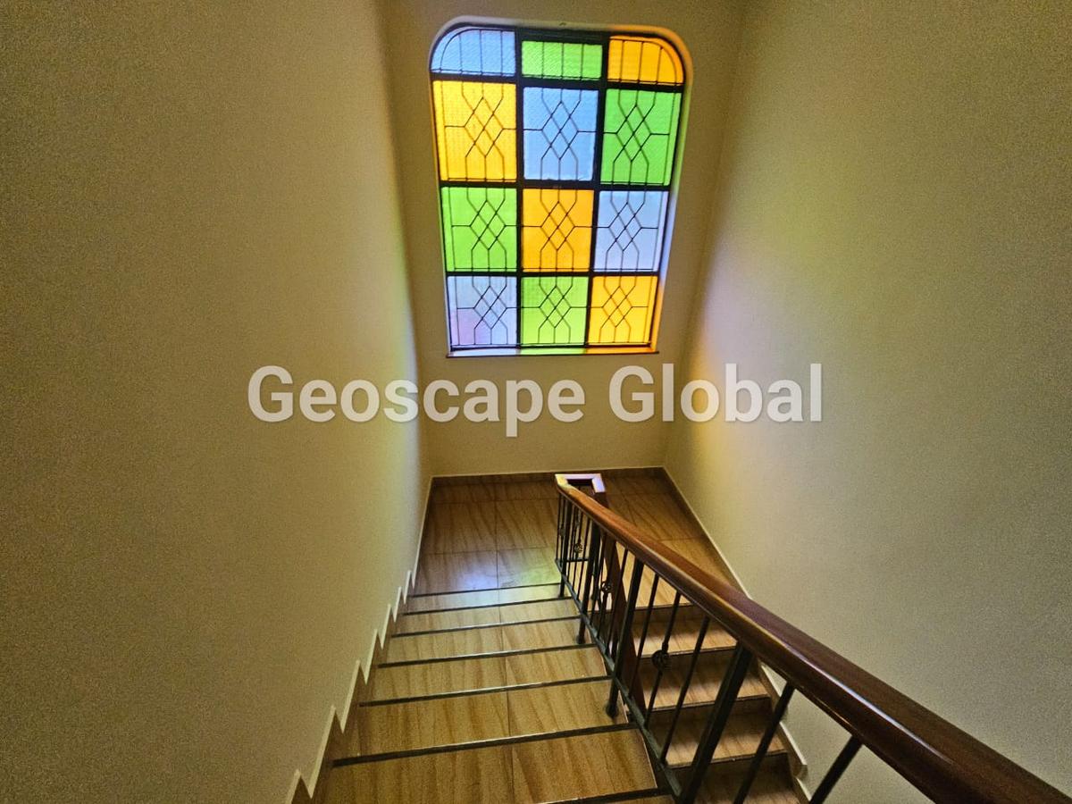 4 Bed House with En Suite in Runda - 8