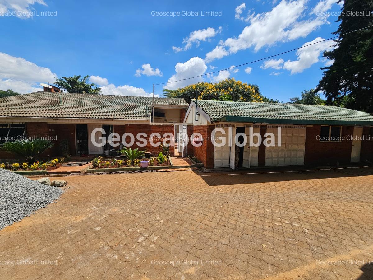 4 Bed House with En Suite in Rosslyn - 1
