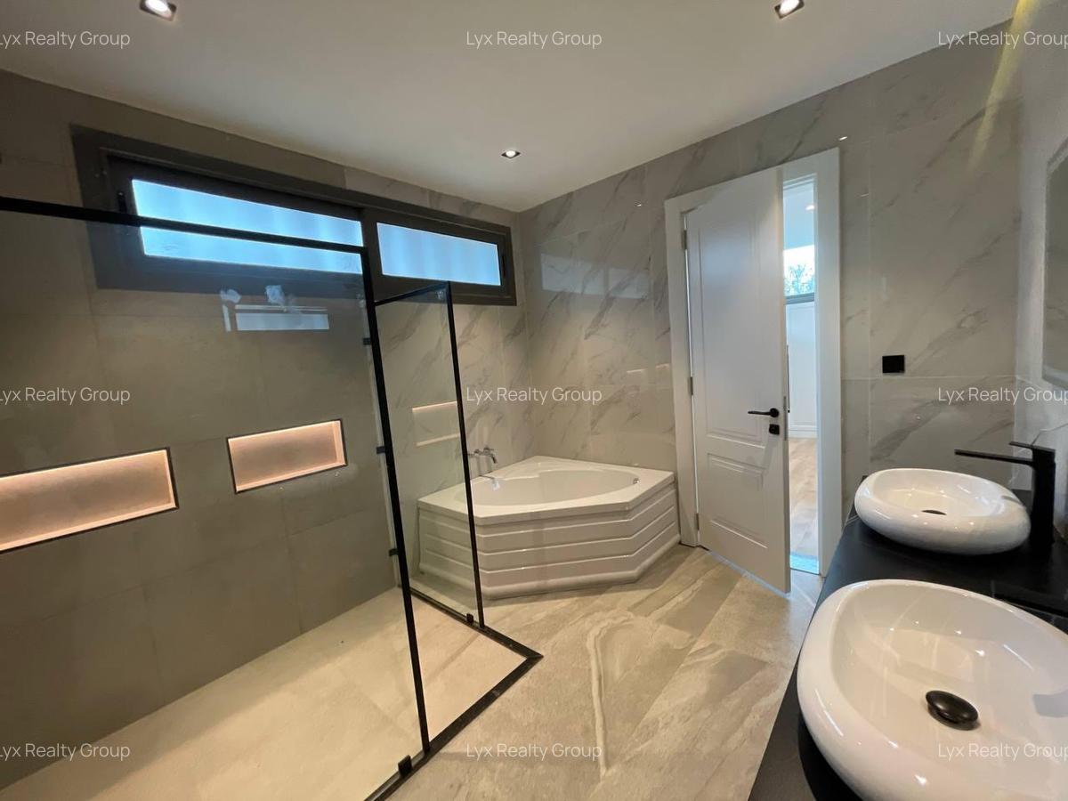 5 Bed Villa with En Suite in Lavington - 17