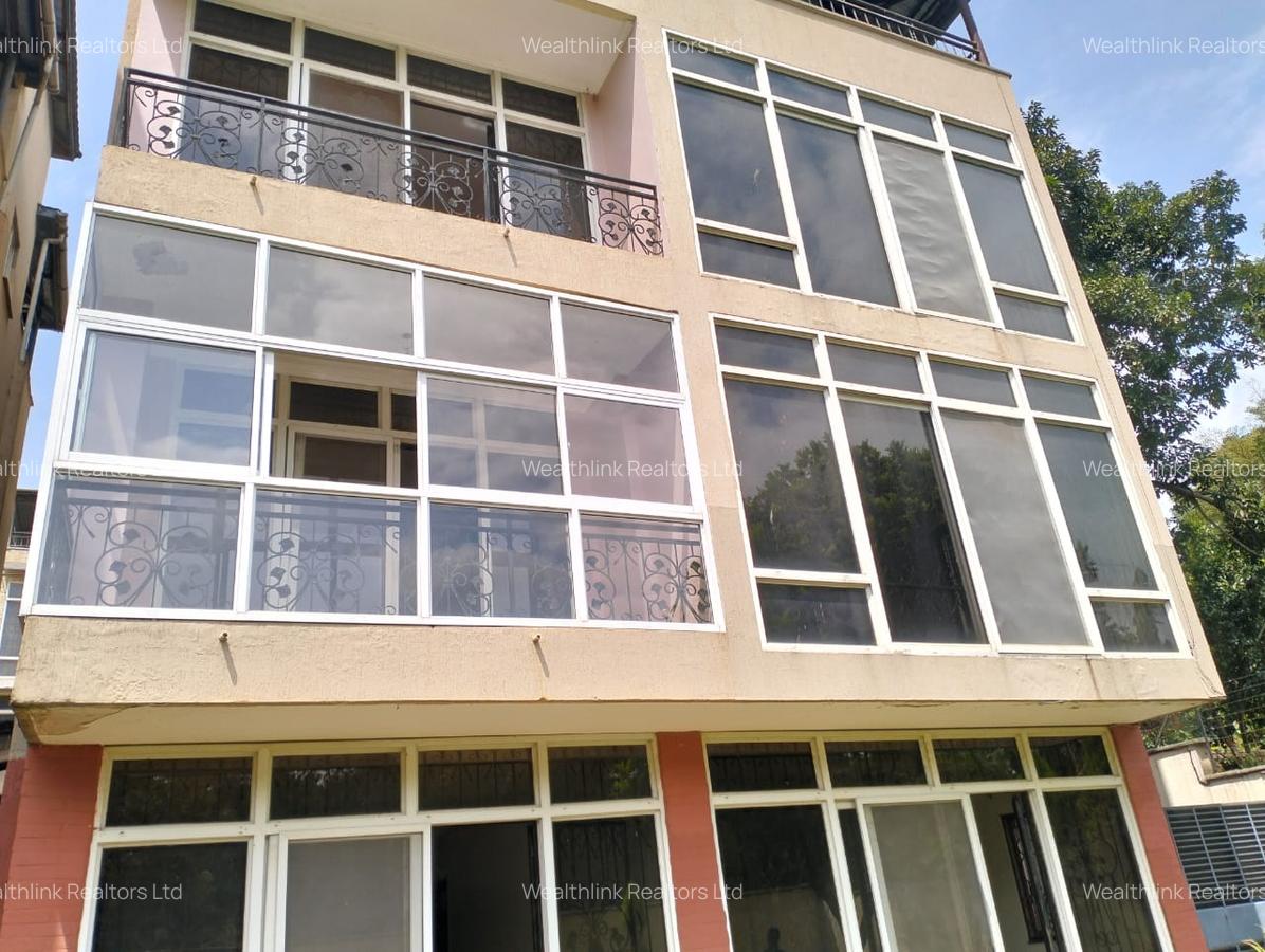 5 Bed Townhouse with En Suite at Lavington - 1