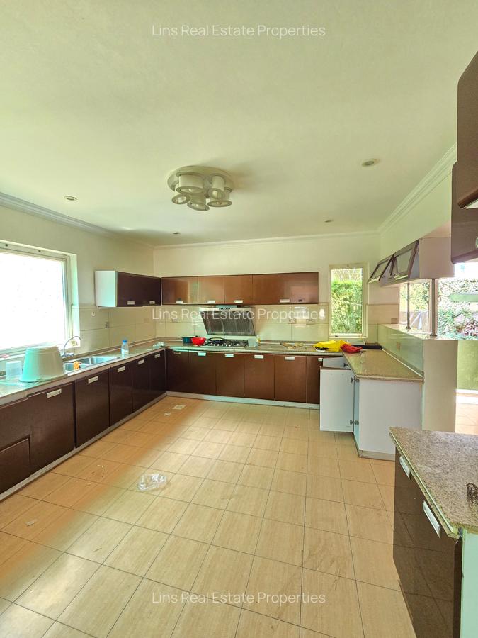 4 Bed Townhouse with En Suite in Riverside - 16