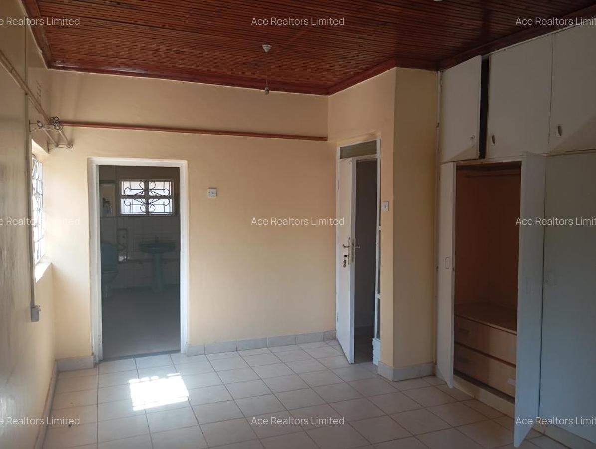 5 Bed House with En Suite at Mountain View Lane - 6