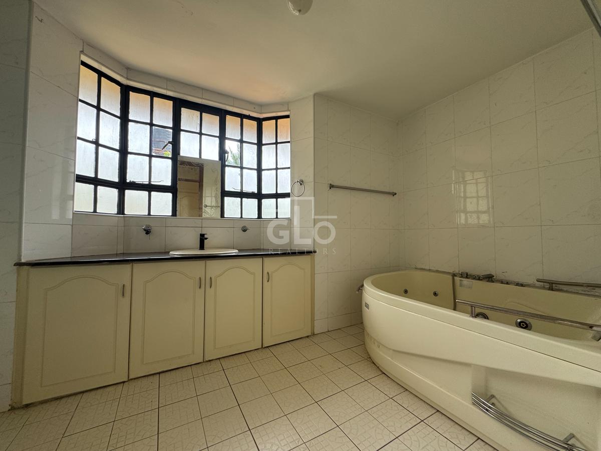 4 Bed House with En Suite in Karen - 16