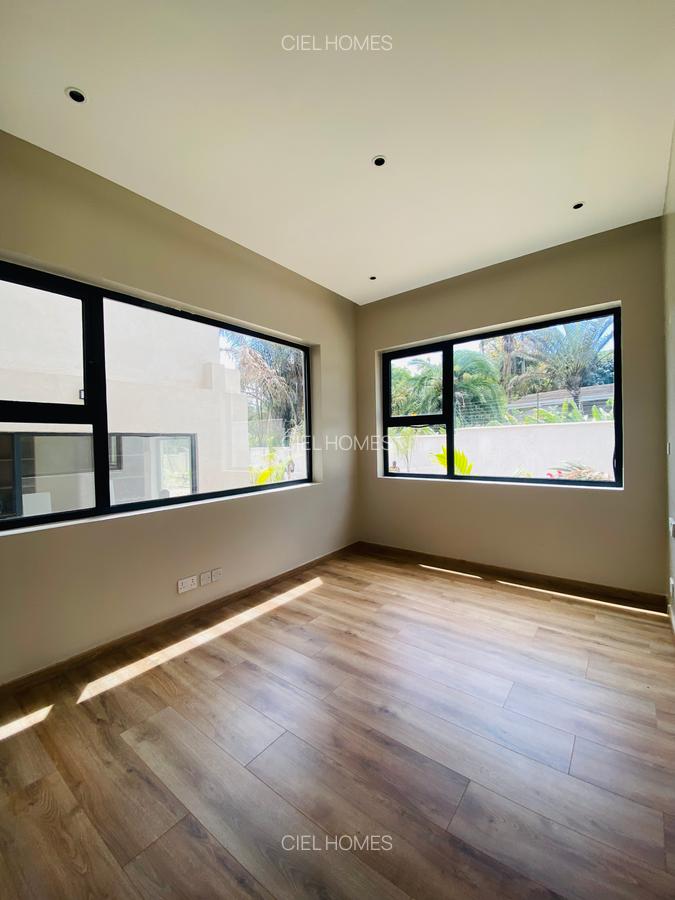 5 Bed Villa with En Suite at Manyani Road - 6