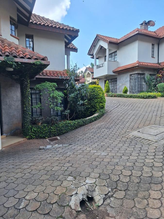 4 Bed Townhouse with En Suite in Spring Valley - 2