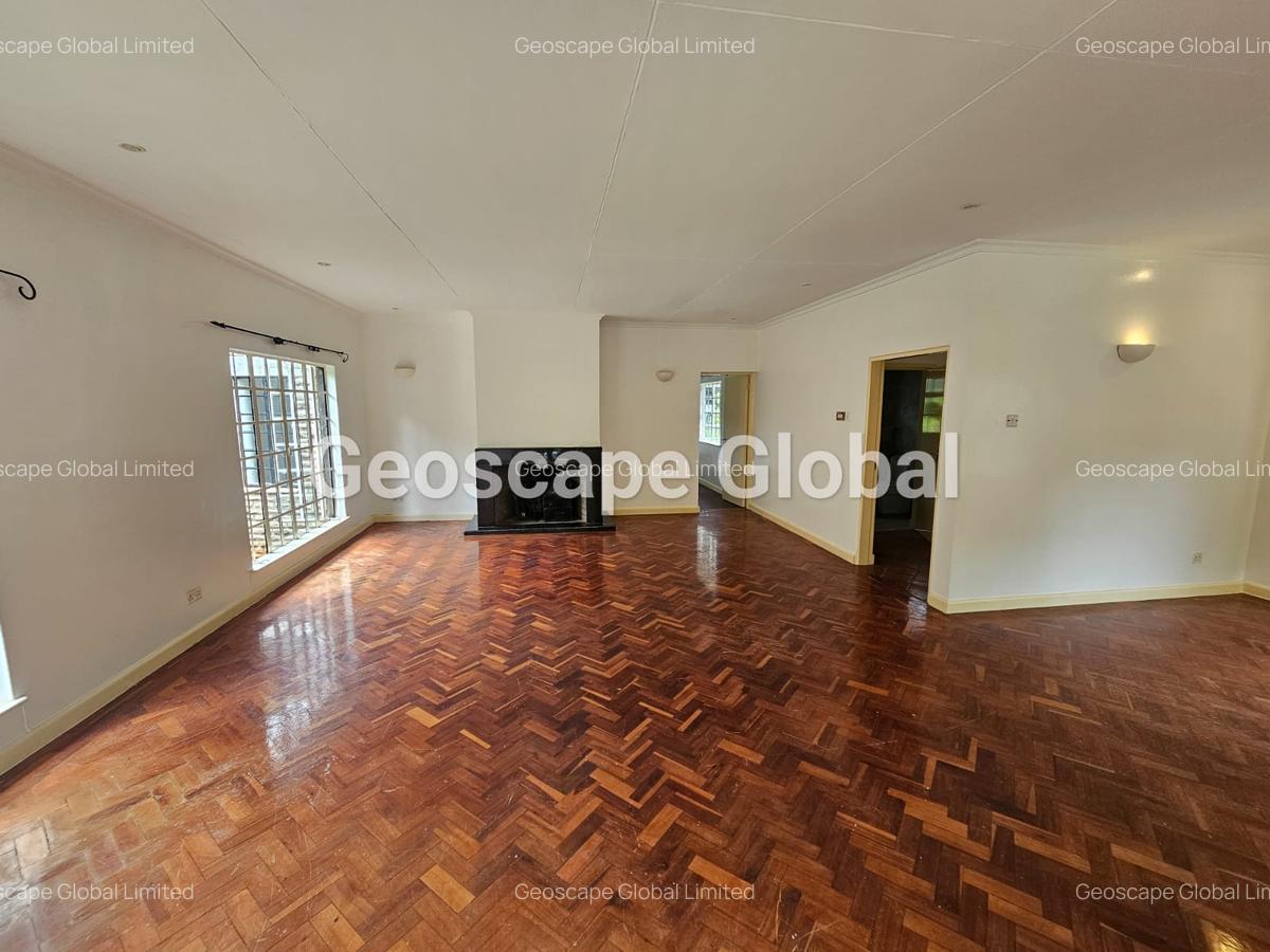 4 Bed House with En Suite in Lavington - 5