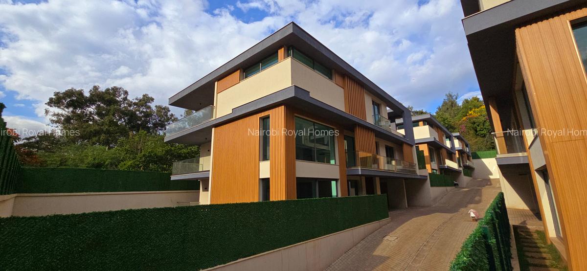 5 Bed Townhouse with En Suite at Lavington Green - 4