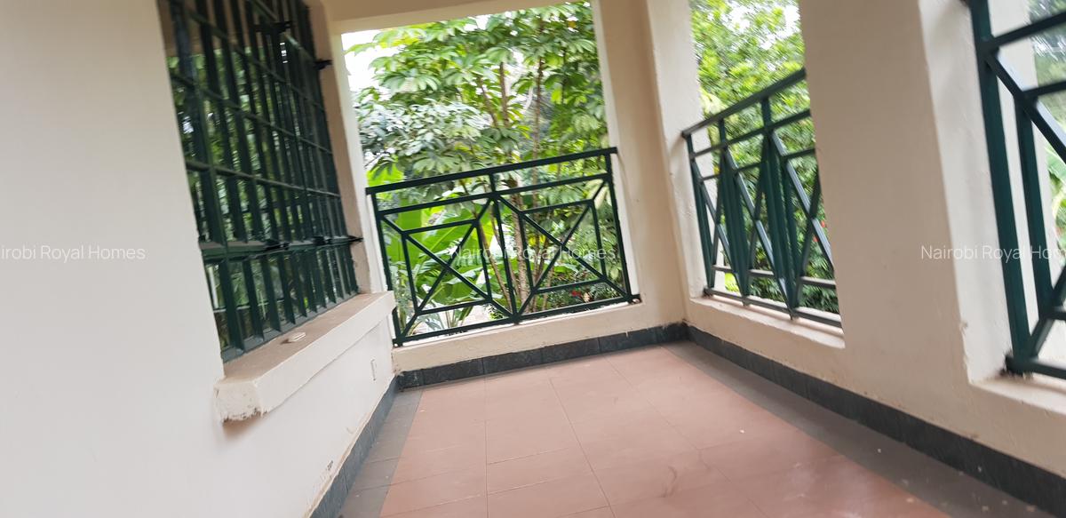 6 Bed House with En Suite at Lavington Road - 15