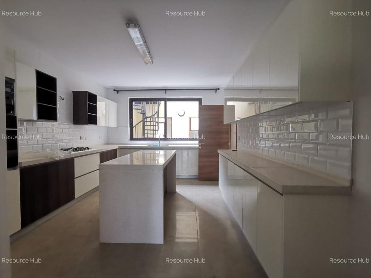 5 Bed Townhouse with En Suite at Lavington Green - 6