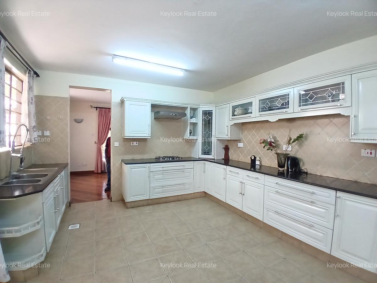 5 Bed Townhouse with En Suite at Lavington - 15