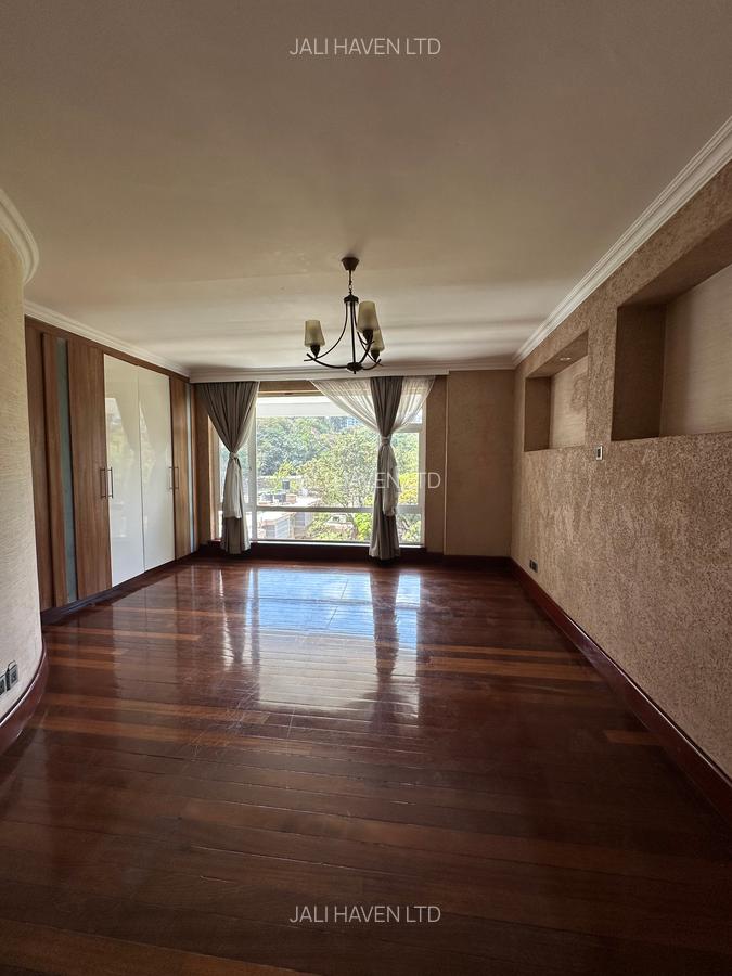 4 Bed Apartment with En Suite in Riverside - 11