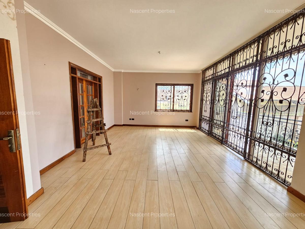 5 Bed Townhouse with En Suite in Lavington - 10