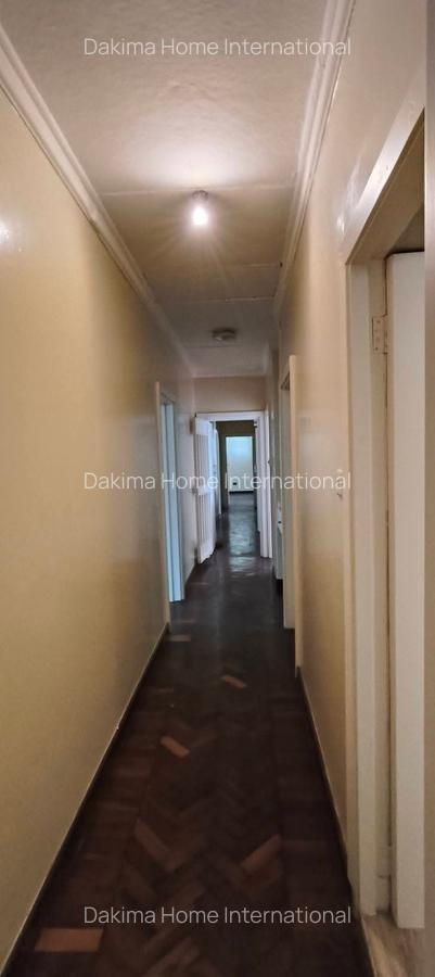 4 Bed House with En Suite in Rosslyn - 7