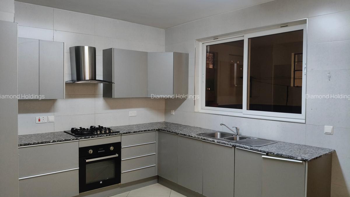 4 Bed Apartment with En Suite at Parklands - 2