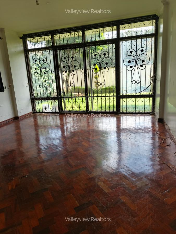 5 Bed Townhouse with En Suite at Lavington - 15