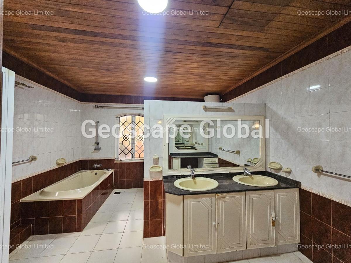 4 Bed House with En Suite in Spring Valley - 12