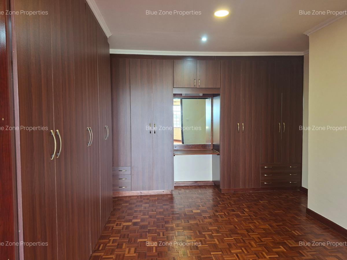 5 Bed House with En Suite at Off Mimosa Rd - 12