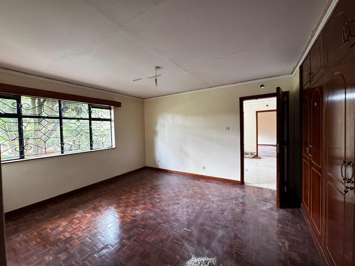 4 Bed Townhouse with En Suite in Brookside - 4