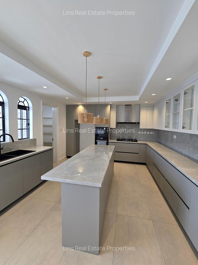 5 Bed Townhouse with En Suite in Kyuna - 16