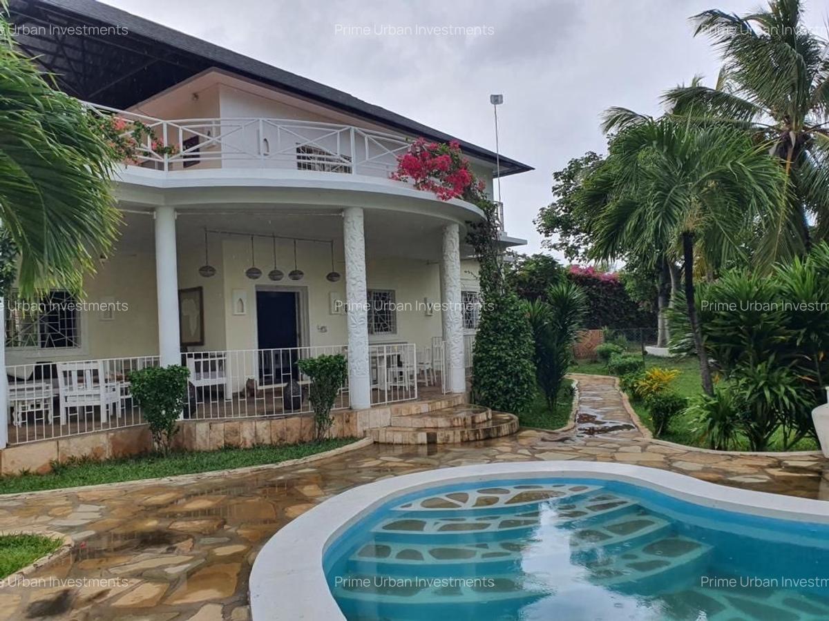 4 Bed House with En Suite in Malindi - 2