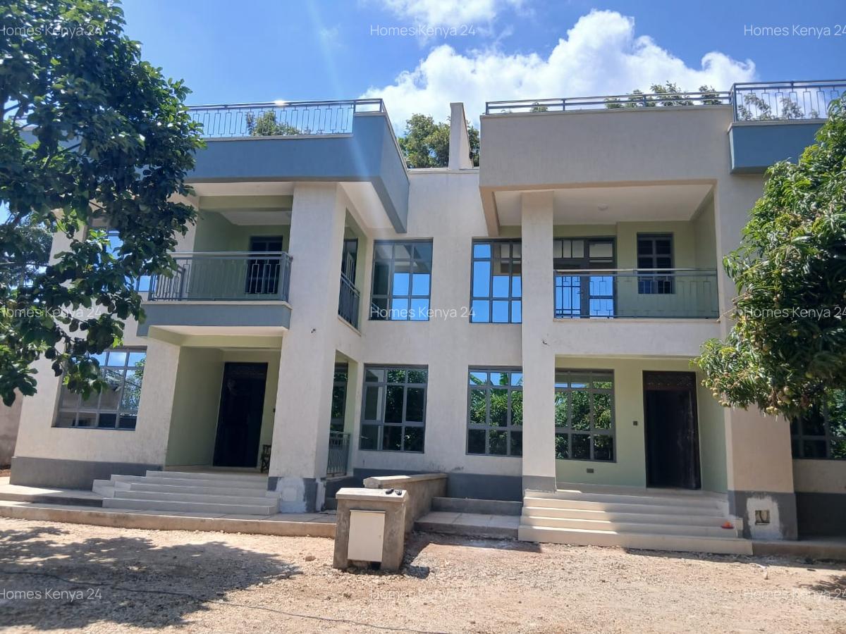 5 Bed House in Garden Estate - 3