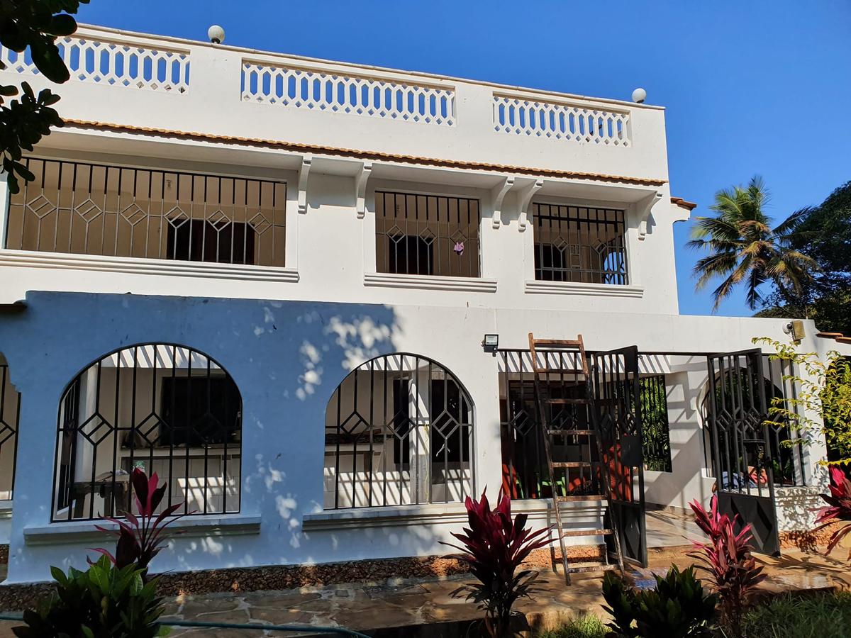 5 Bed Villa with En Suite at Galu - 3