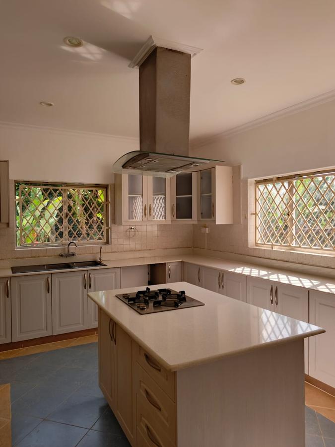 5 Bed House with En Suite at Runda - 8