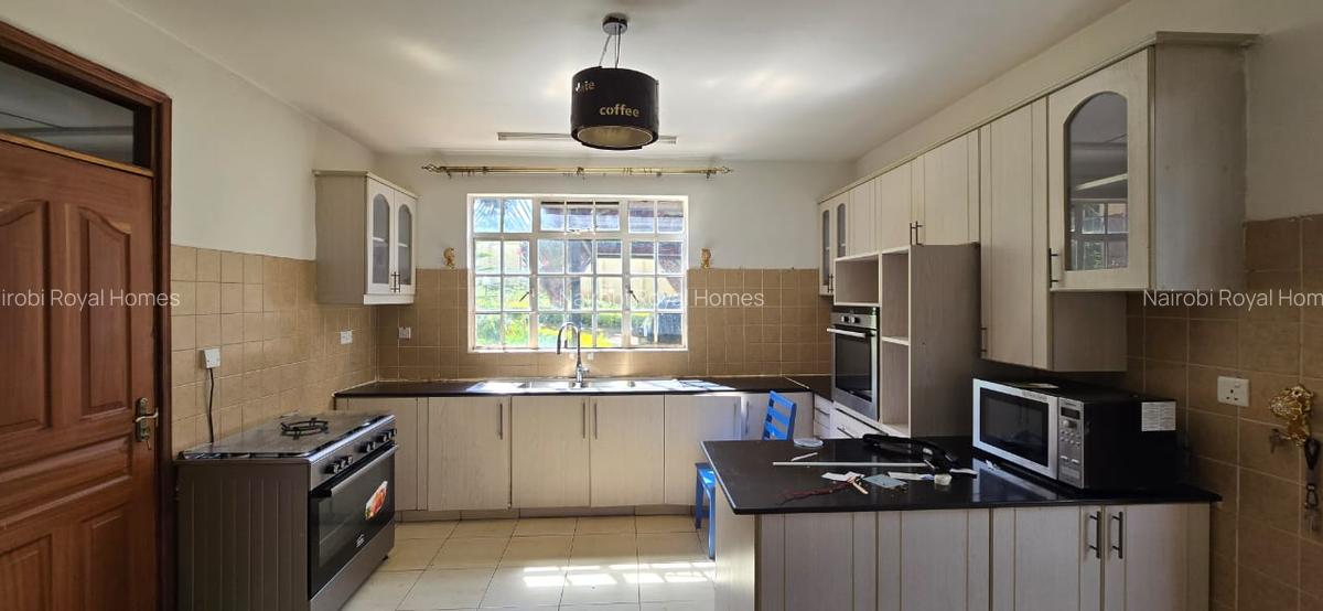4 Bed Townhouse with En Suite at Off Convent Drive - 16