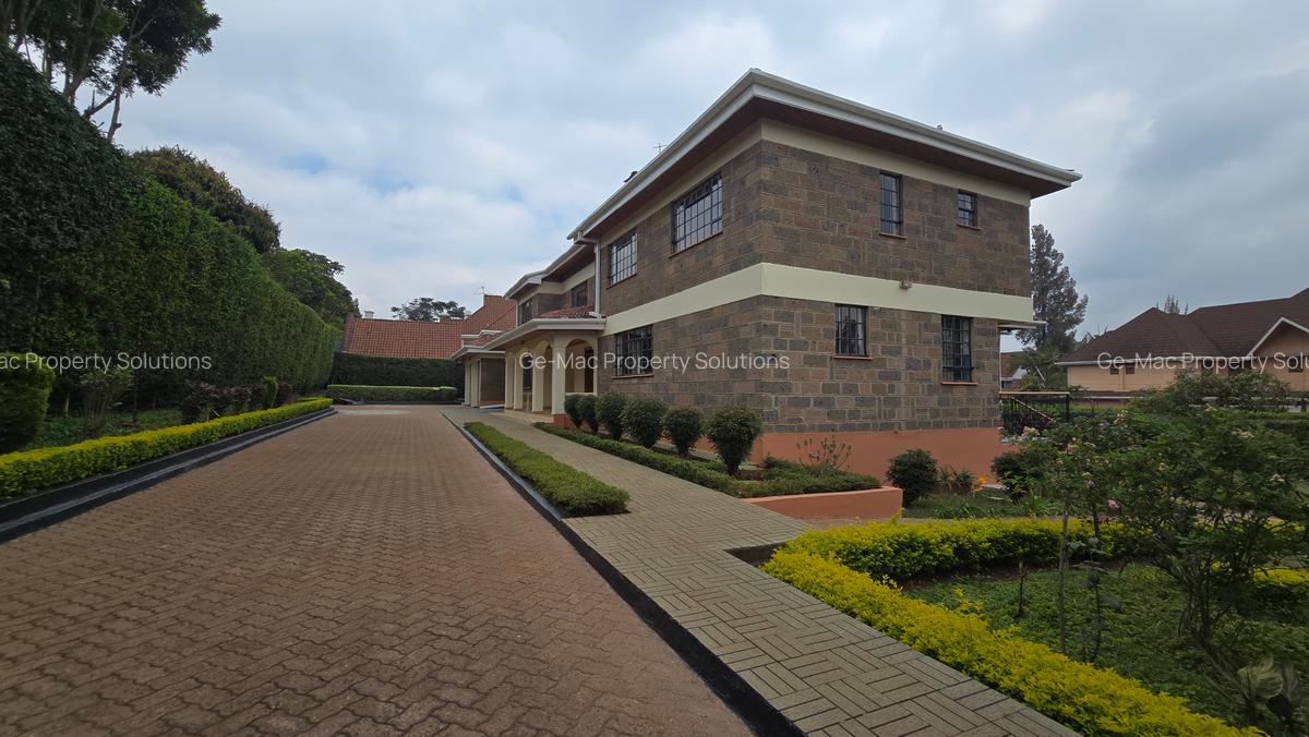 5 Bed House with En Suite in Runda - 1