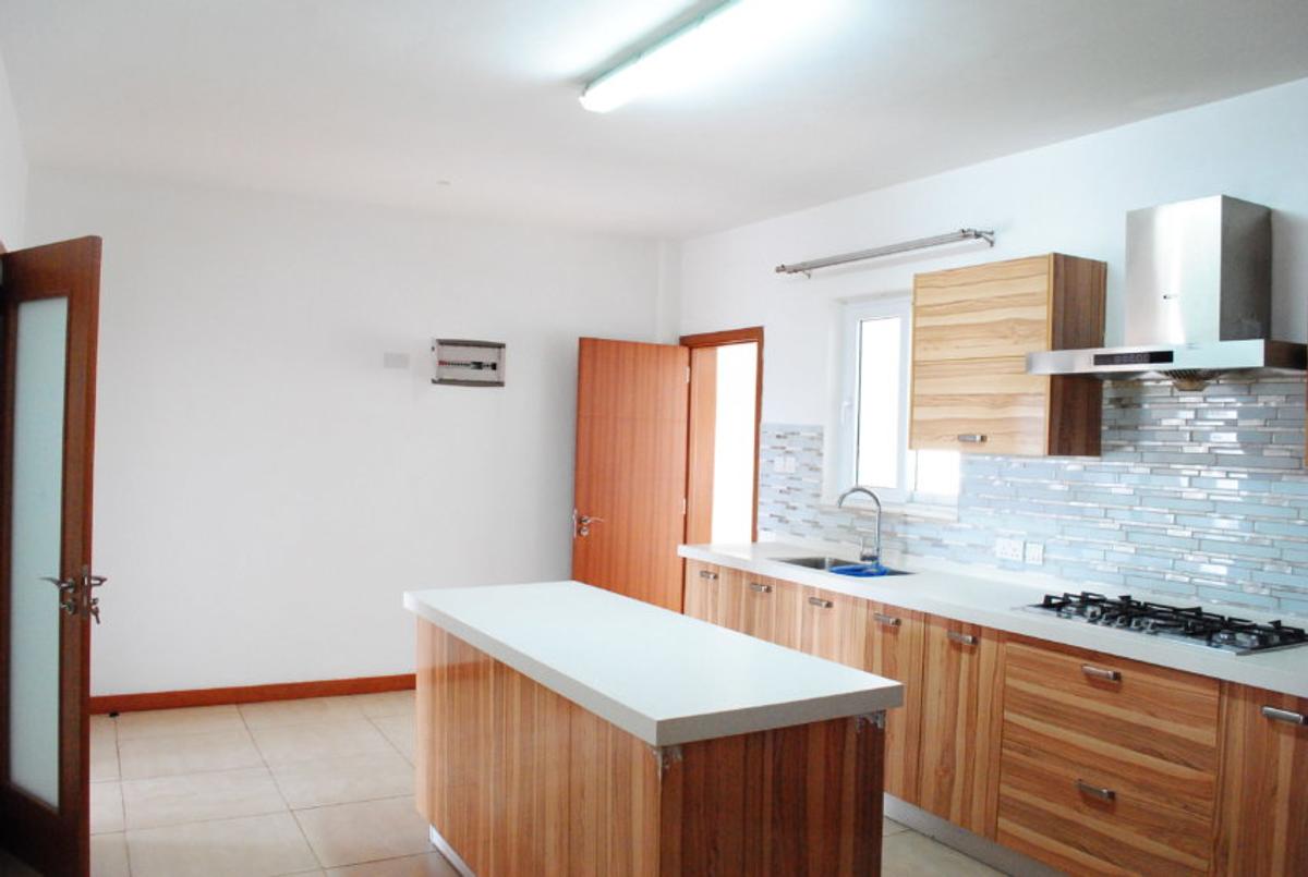 4 Bed Apartment with En Suite in Lavington - 5