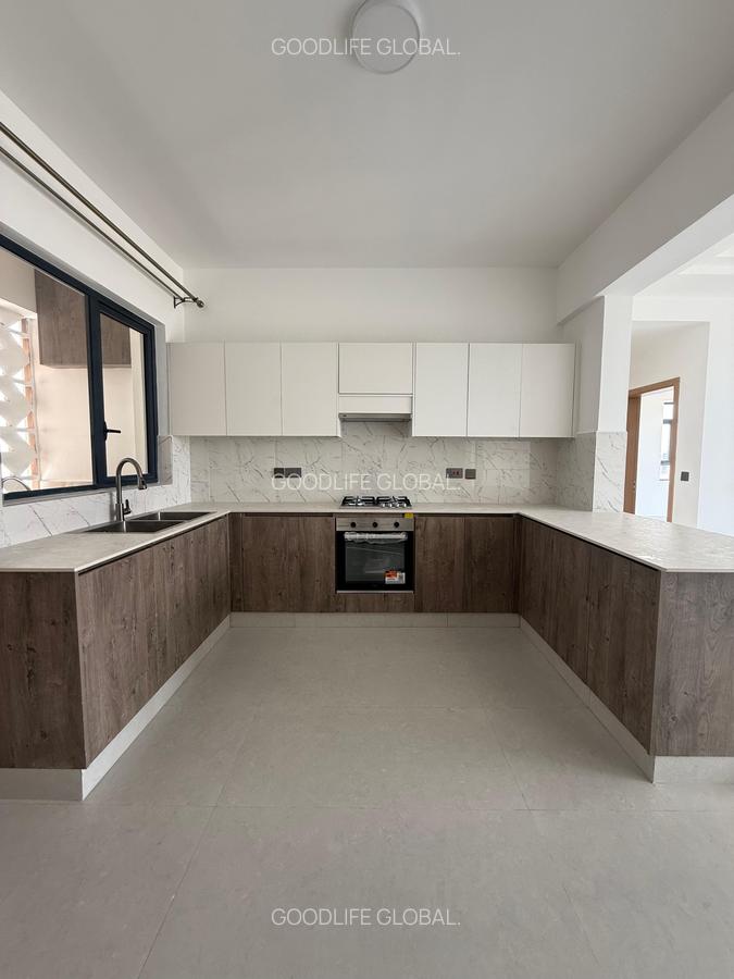 3 Bed Apartment with En Suite at Brookside - 10