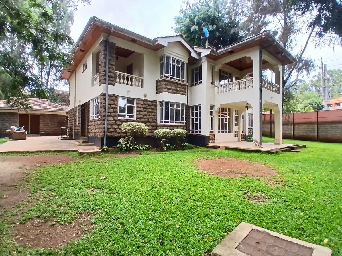 5 Bed House with En Suite in Lavington - 14