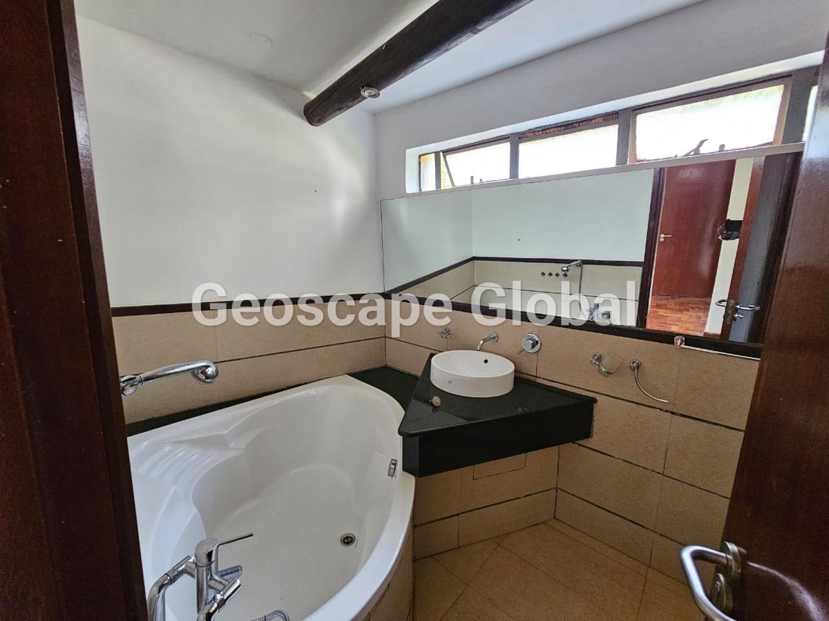 5 Bed House with En Suite in Kitisuru - 16