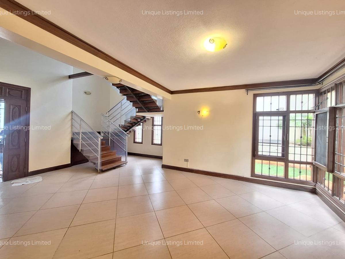 2 Bed Villa with En Suite in Hill View - 4