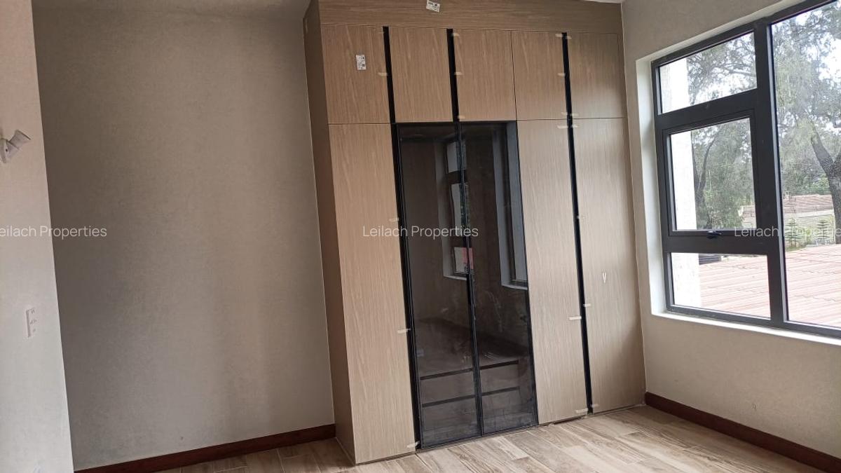 5 Bed Townhouse with En Suite in Lavington - 12