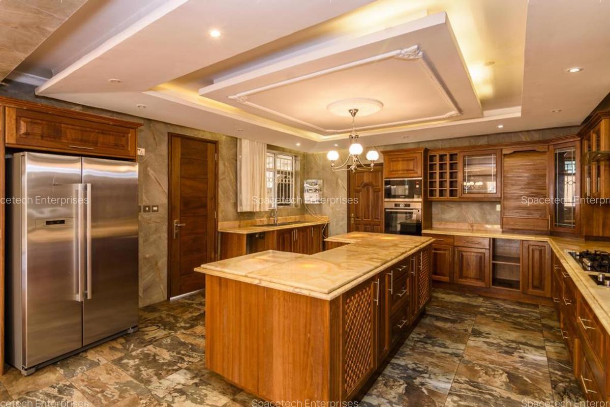 4 Bed House with En Suite in Runda - 12