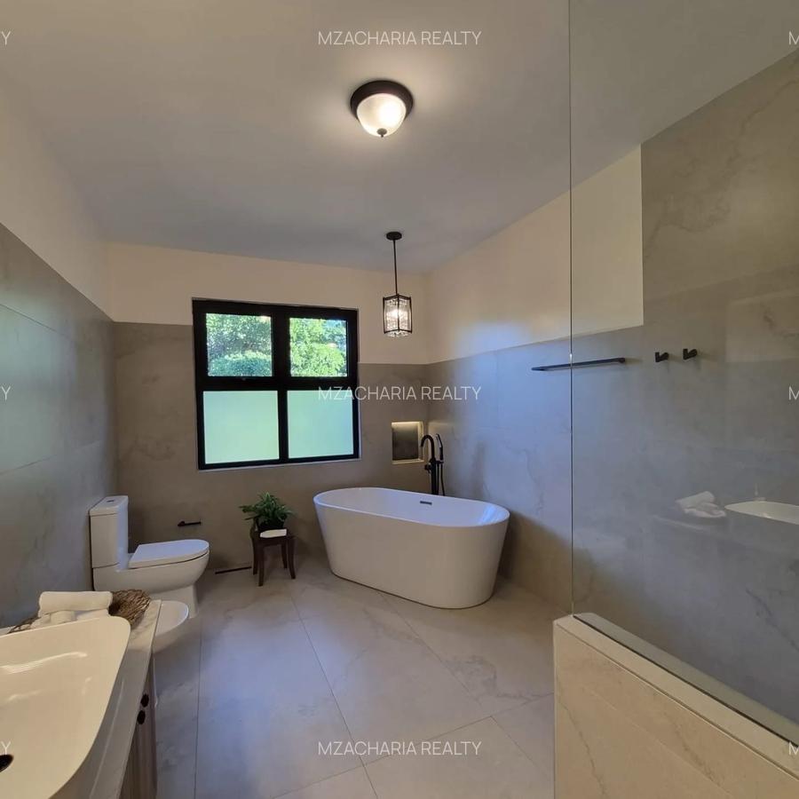 5 Bed Villa with En Suite in Runda - 14