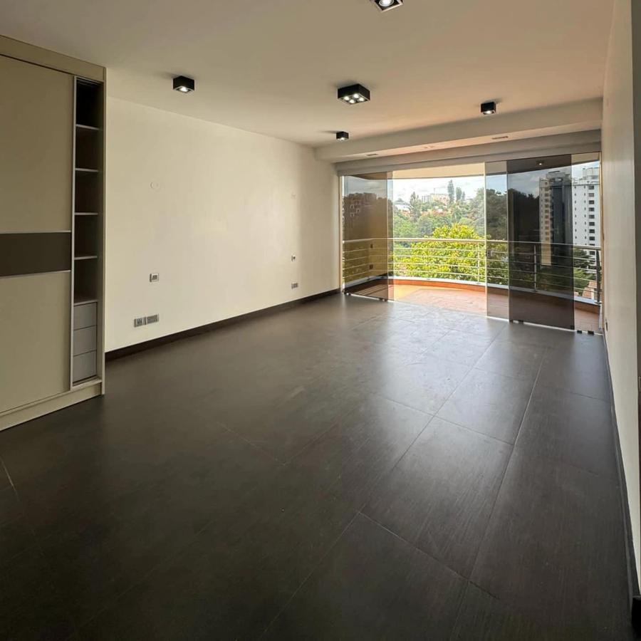 3 Bed Apartment with En Suite in Riverside - 13