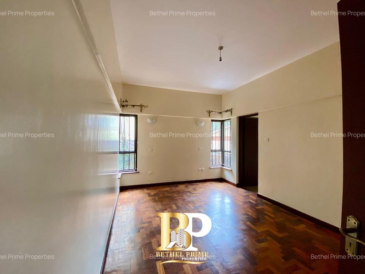 4 Bed Apartment with En Suite in Brookside - 2