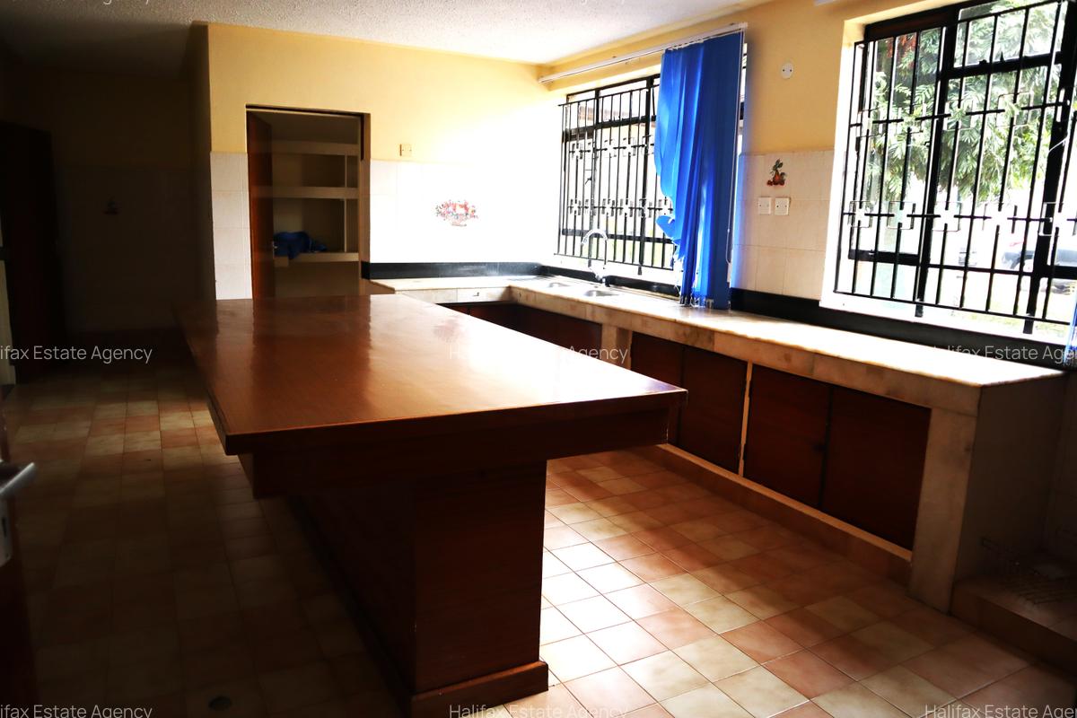 5,541 ft² Office with Parking in Gigiri - 5